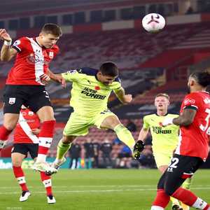 مخاوف من أن تسبب ضربات الرأس الخرف للاعبين