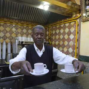 الشاي والقهوة يتنافسان على لقب المشروب الأكثر شعبية عالميا