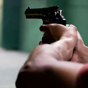 حيدر علي طلب السفر فتعرض لإطلاق نار.