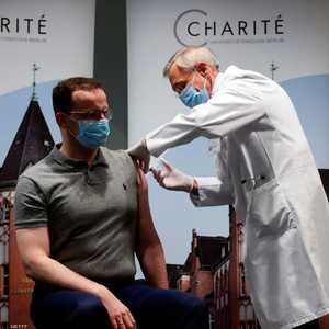 ألمانيا وإسبانيا تحددان موعدا لبدء برامج التطعيم ضج كورونا