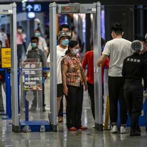 يحضع موظفو مطار شنغهاي لفحوص واسعة النطاق