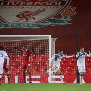 دفع بطل إنجلترا بتشكيلة تجريبية