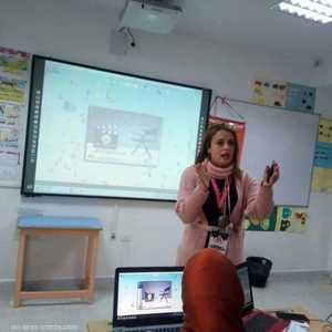 المعلمة ياسمين الصكلي