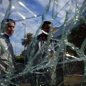 التشققات تربك رؤية السائق