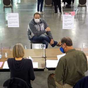 جانب من عملية فرز الأصوات في ويسكونسن.