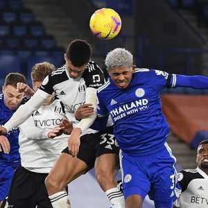 فرط ليستر في فرصة مشاركة توتنهام وليفربول صدارة الدوري