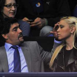 مارادونا برفقة فيرونيكا والدة ابنه ديجيتو