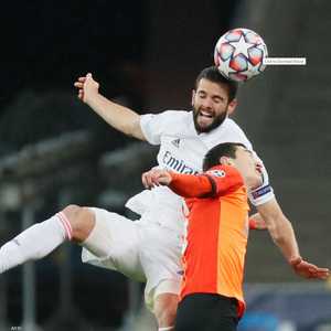 صراع كروي بين لاعبي مدريد وشاختار