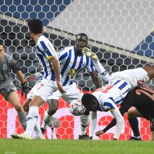 "دربكة" كروية أمام مرمى بورتو