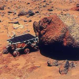 يسعى العلماء جاهدين لفك ألغاز المريخ.. أرشيفية