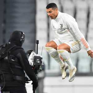 كريستيانو رونالدو خلال عمليات الإحماء