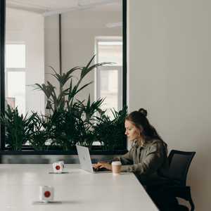 الجلوس لفترات طويلة قد يتسبب في أضرار صحية كبيرة