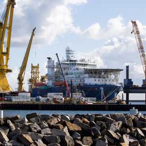 السفينة أكاديميك تشيرسكي التي تعمل لتشييد خط أنابيب الغاز