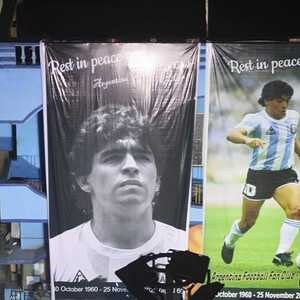 توفي مارادونا عن عمر 60 عاما نتيجة إصابته بأزمة قلبية