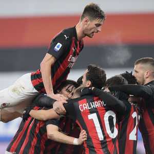 كيسي يحتفي وزملاءه بالتسجيل