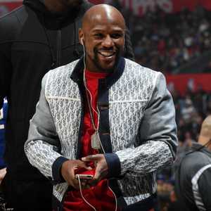 مايويذر يخوض نزالا استعراضيا ضد نجم يوتيوب لوغان بول