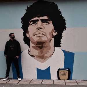 مارادونا توفي في 25 نوفمبر بسكتة قلبية عن 60 عاما.