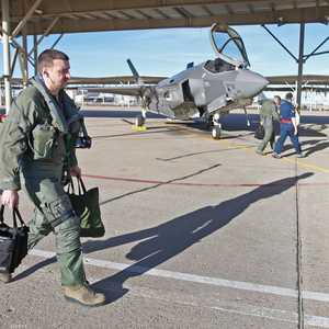 الطيارون الأميركيون يفضلون المقاتلة "إف- 35".