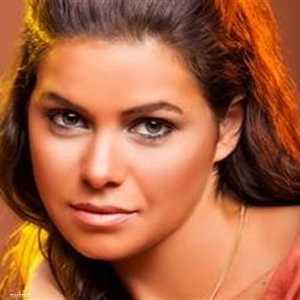 الفنانة يسرا اللوزي أثارت الجدل بصورة جديدة