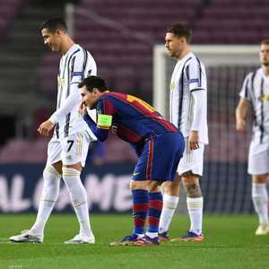 ميسي ورونالدو خلال اللقاء مساء الثلاثاء