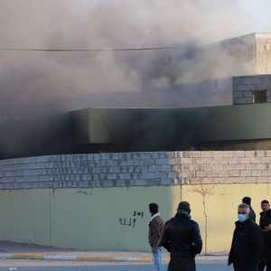 متظاهرون يحرقون مقرا أمنيا احتجاجا على عدم تسلم رواتبهم