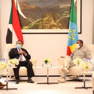 آبي أحمد مستقبلا حمدوك في أديس أبابا