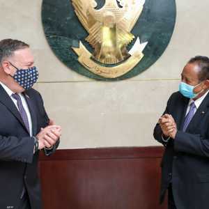 حمدوك وقع قرار  إلغاء تصنيف السودان في قائمة الإرهاب