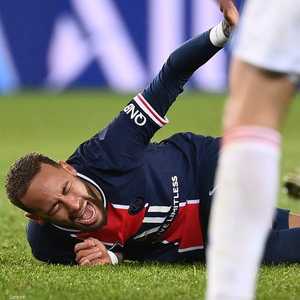 نيمار بعد تعرضه للإصابة أمام ليون