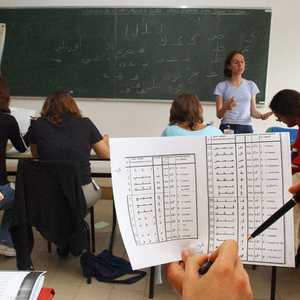 تلاميذ يدرسون العربية في مدرسة فرنسية