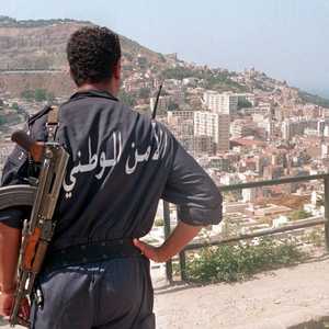 الجزائر تجابة تحديات أمنية مع الإرهابيين على الحدود مع مالي