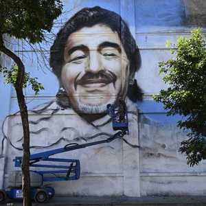 أسطورة كرة القدم الأرجنتينية دييغو مارادونا