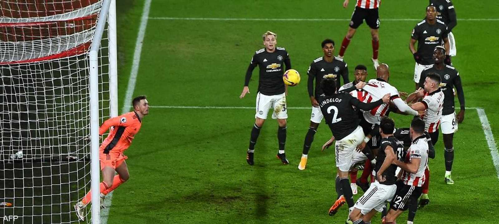 جانب من المباراة بين مان يونايتد وشيفيلد يونايتد.