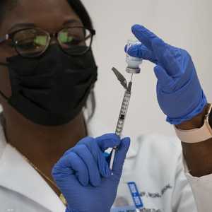 يأتي الارتفاع مع بدء حملة تطيعيم واسعة ضد الوباء في أميركا.