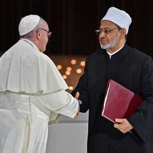 شيخ الأزهر والبابا فرنسيس في أبوظبي.. أرشيفية