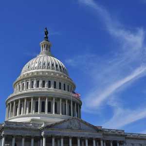 الميزانية أقرت بعد أخذ ورد استمر أسابيع عدة.