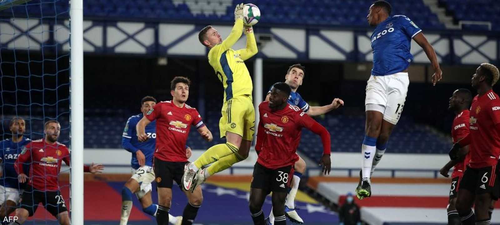 جانب من مباراة مانشستر يونايتد إيفرتون.