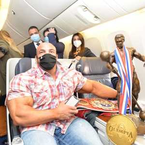 بيغ رامي وصل إلى القاهرة على متن رحلة مصر للطيران