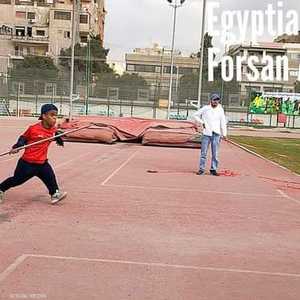 أحمد عبد الناصر شريف يمارس لعبة القفز