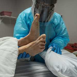 مخاوف من عدم فعالية اللقاح ضد سلالات كورونا الجديدة