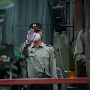 القرار يأتي لحماية المستثمرين من تمويل الجيش الصين