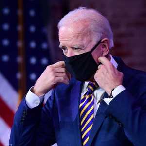 بايدن بالكمامة