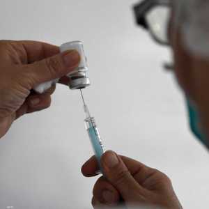 العلماء يقولون إن الإصابة بعد اللقاح أمر وارد