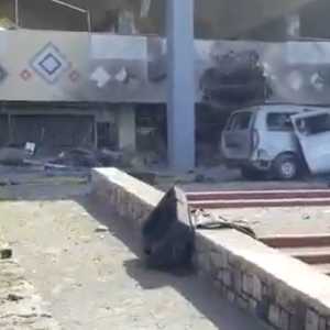 انفجاران يستهدفان مطار عدن