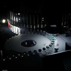 لقاح أسترازينيكا يخضع للفحوصات في إحدى المختبرات في الهند