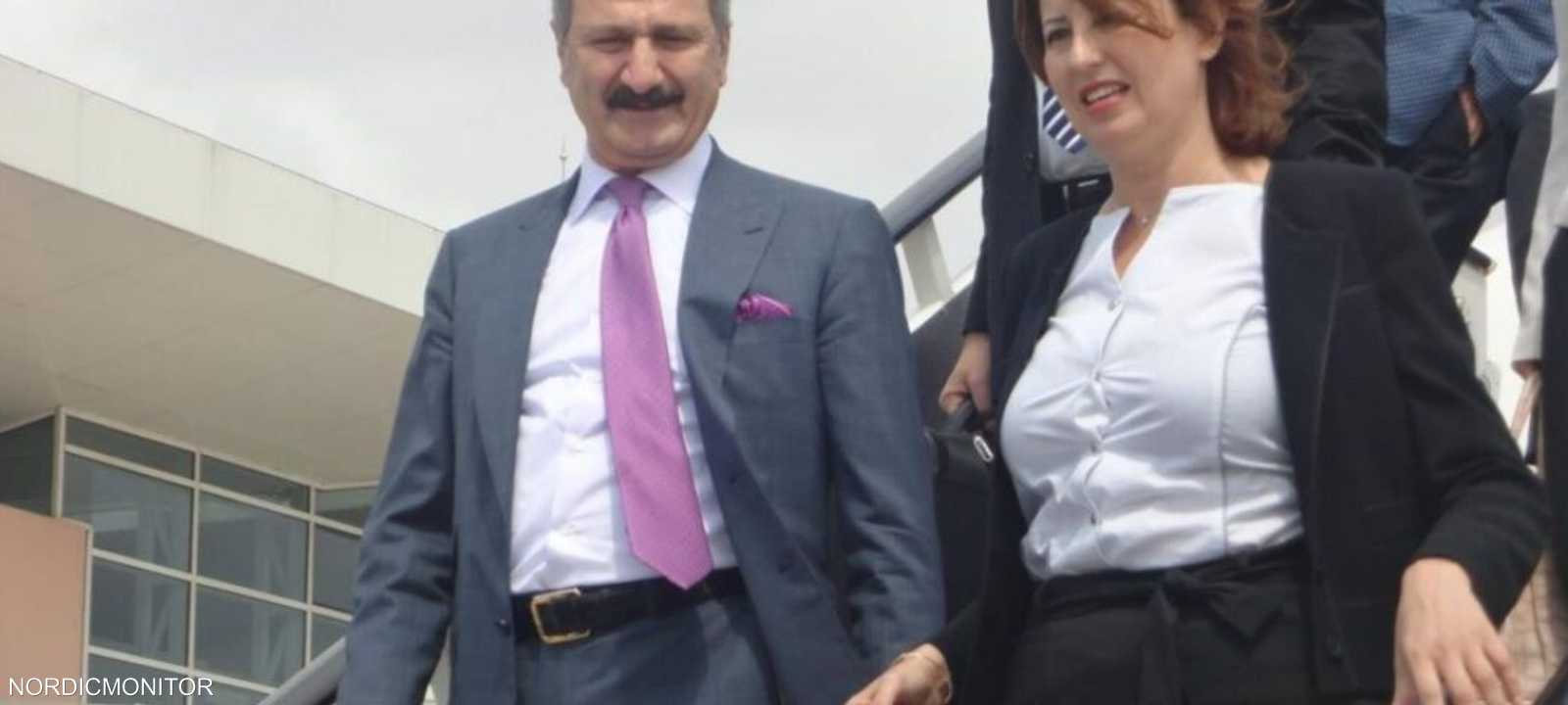 السفيرة أيلين تاشان مع مسؤول تركي في لقطة أرشيفية