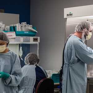 عدد مرضى كورونا في مستشفيات أميركا عند أعلى مستوى في 8 أشهر