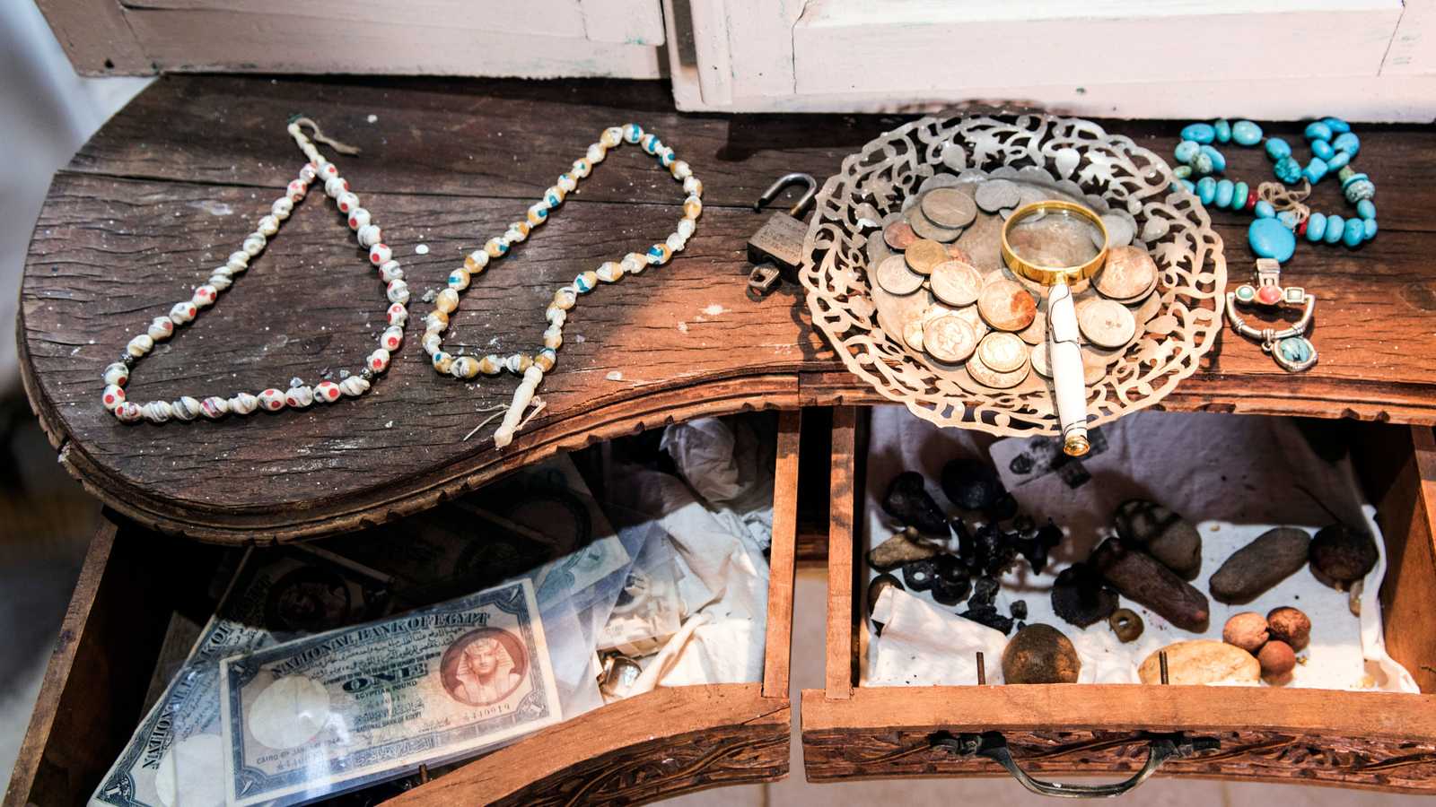 تحفيات نادرة ( (تصوير/ جلال المسري)