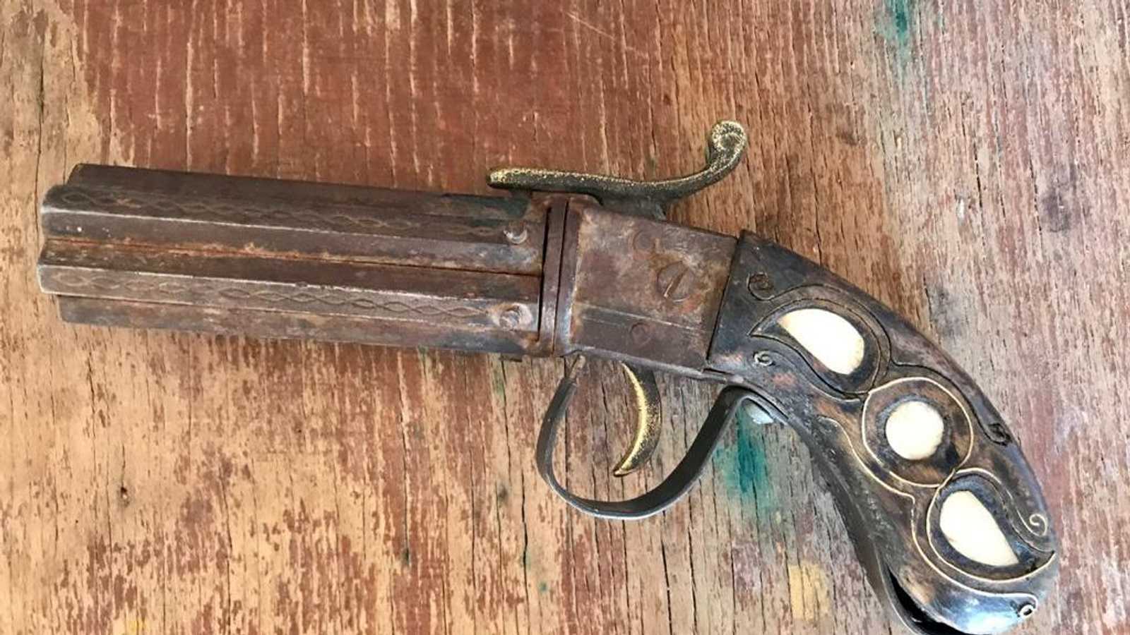 مسدس أثري (تصوير/ جلال المسري)