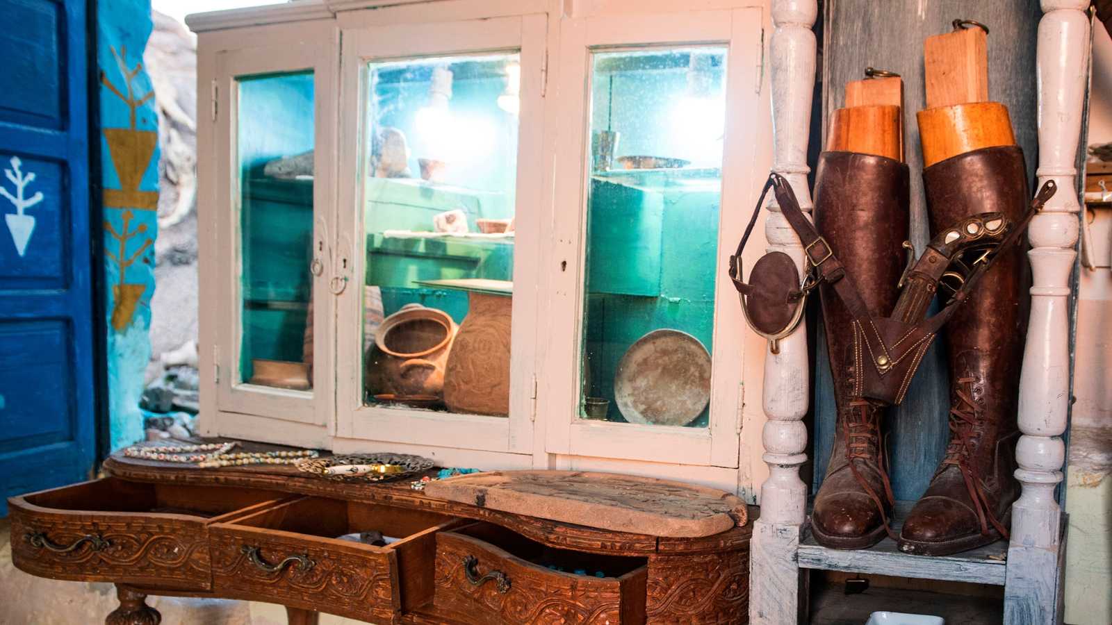 طاولة خشبية فاخرة