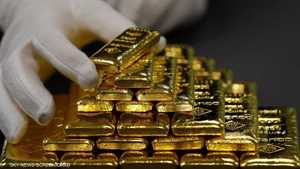الذهب يهبط وسط عودة الدولار للارتفاع